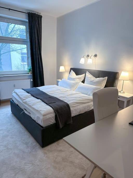 Modern City Apt. -With 2 Tv, Netflix And Work Desk Essen Zewnętrze zdjęcie